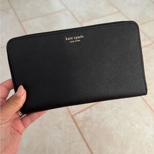 Kate Spade Passport Wallet 🖤